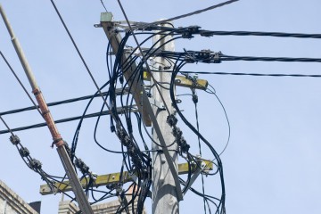 Constănţeanul care a furat cabluri electrice de miliarde rămâne după gratii